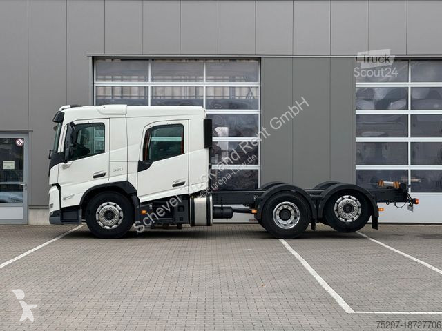 Camion Volvo FM 330 6x2 Doppelkabine...