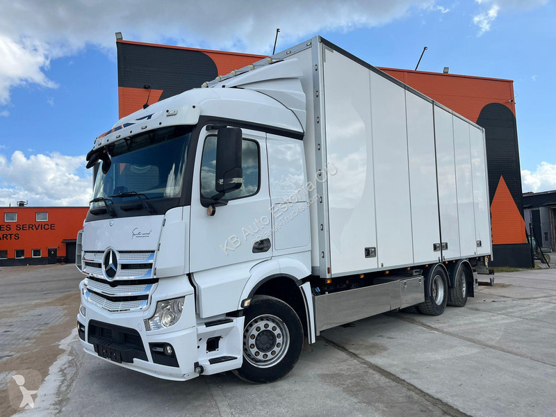 Camion Mercedes 6x2*4 BOX L=7401mm