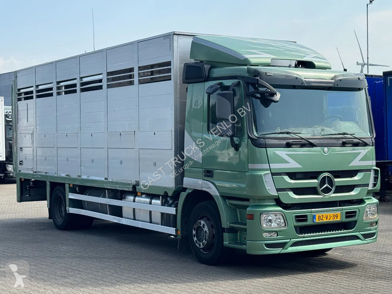 Camion Mercedes 1832 L 1 - 2 Stock Animal...