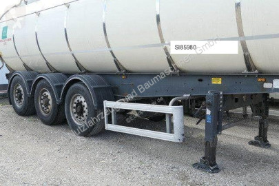 Camion citerne Menci