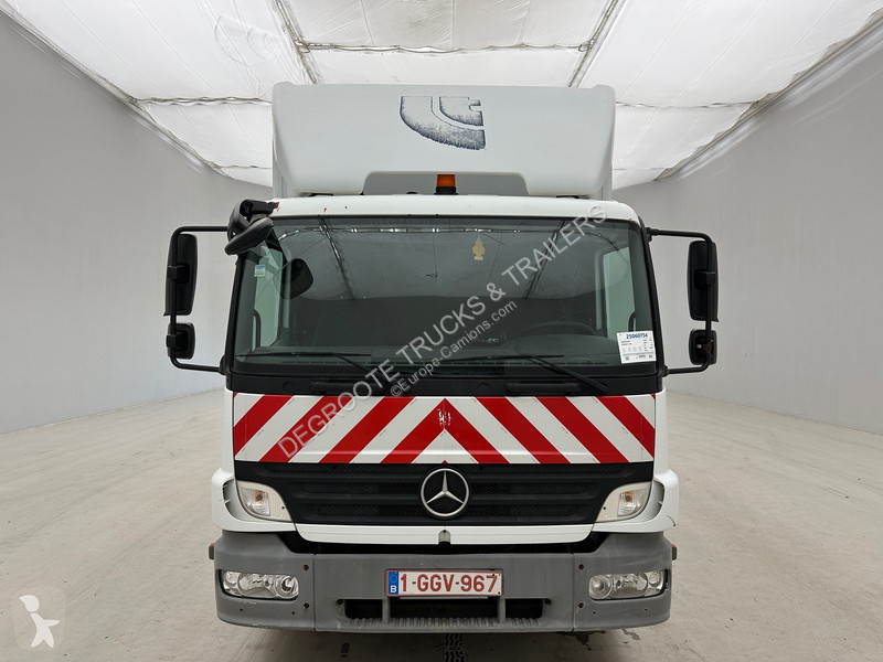 Vrachtwagen Mercedes 1218