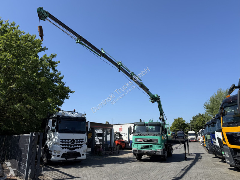 Camión Volvo 420 4X4 Kran MKG 300 bis 24 Meter