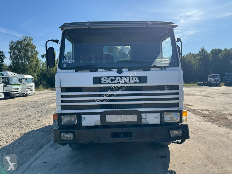Camión Scania - 280 (14.000L / MANUAL PUMP &...