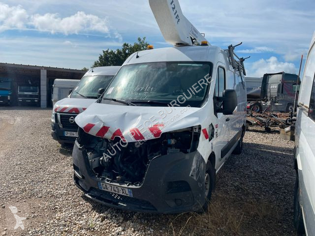 Véhicule utilitaire Renault III 2.3 DCi 146...