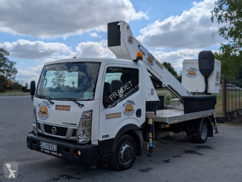 Camion Nissan NT400