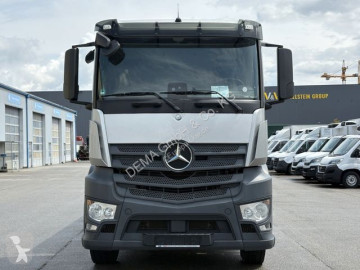 Camion grue Mercedes