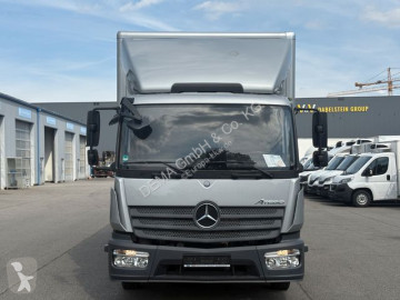 Camion fourgon Mercedes