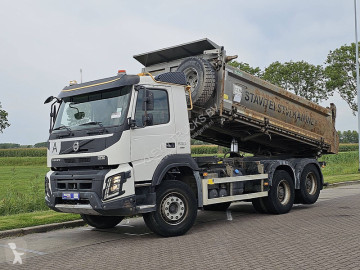 Camion tri-benne Volvo