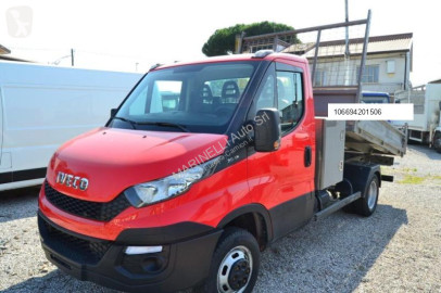 Con volquete Iveco
