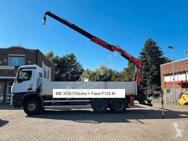 Kamion Mercedes Pritsche + Fassi F135 Kran 6x4...