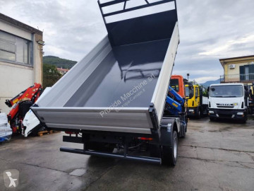 شاحنة قلابة ذات تفريغ خلفي وجانبي Iveco