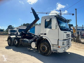 Camion polybenne Volvo