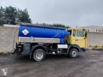 Kamion cisterna uhlovodíková paliva Renault
