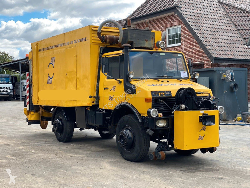 آلة لصيانة الطرق Unimog 427/21 Schienenreiniger