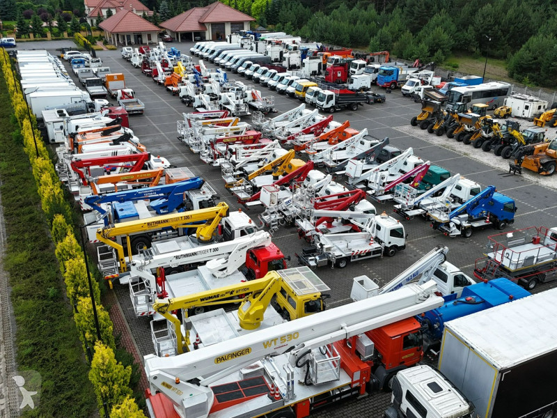 شاحنة Nissan Zwyżka Podnośnik Koszowy 4X4...