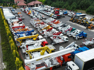 Камион Nissan M Zwyżka Podnośnik Koszowy 4X4 CABSTAR MAXITY SPRINTER