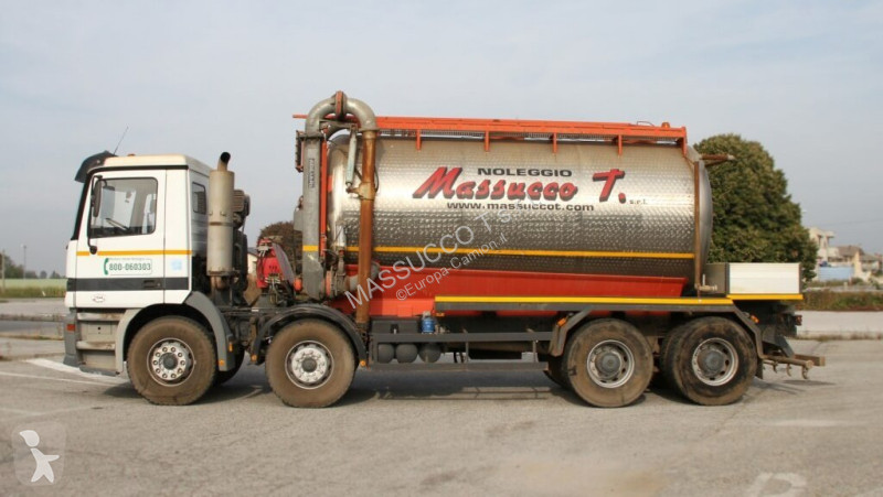 شاحنة Mercedes 3243