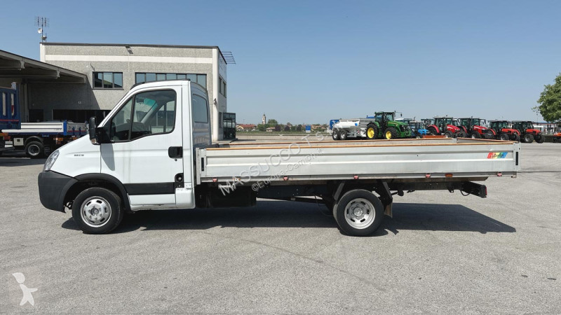 شاحنة Iveco DAILY 35C13 4x2