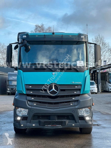 شاحنة Mercedes 1833 L 4x2...