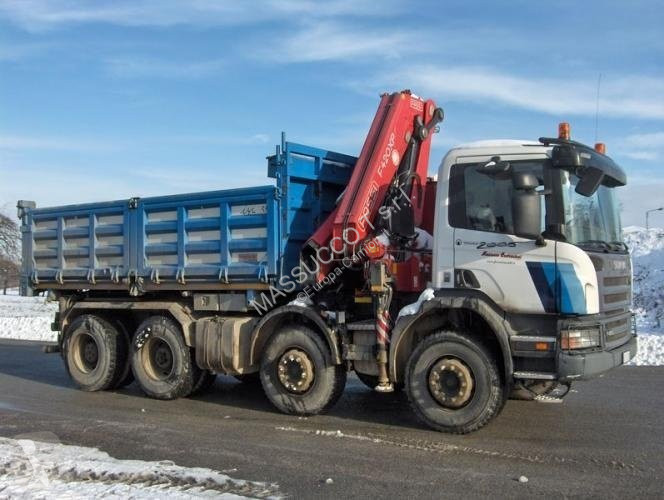شاحنة Scania P420 con Gru Fassi