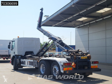 شاحنة ناقلة حاويات متعددة الأغراض Volvo