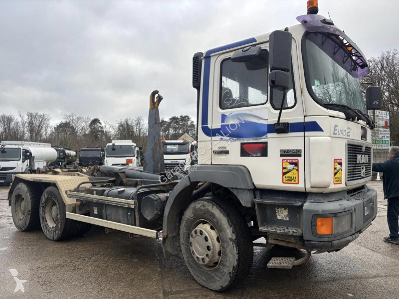 Camion MAN REMORQUANT SINT 27-343