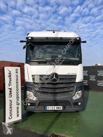 Mercedes chassis truck