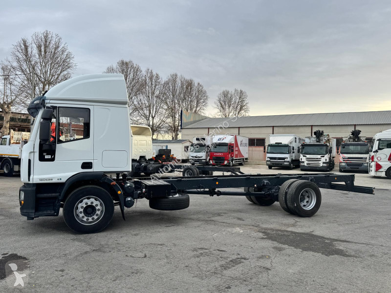 شاحنة Iveco EUROCARGO 180E28