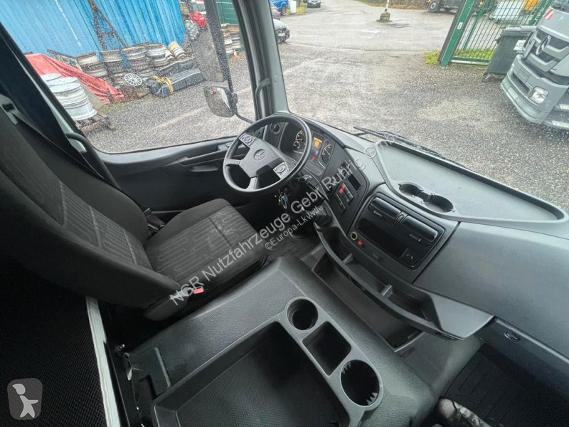 Camion Mercedes 4X2 Koffer Plane 6 to. Hebebühne