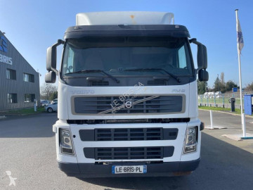 Camión plataforma estándar Volvo
