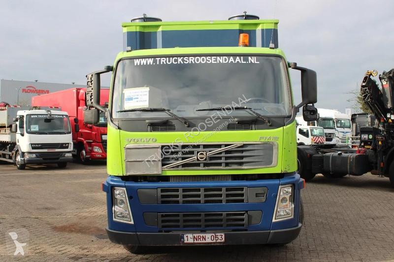 شاحنة Volvo 12340 + ADR + stokota 14.000L + manual