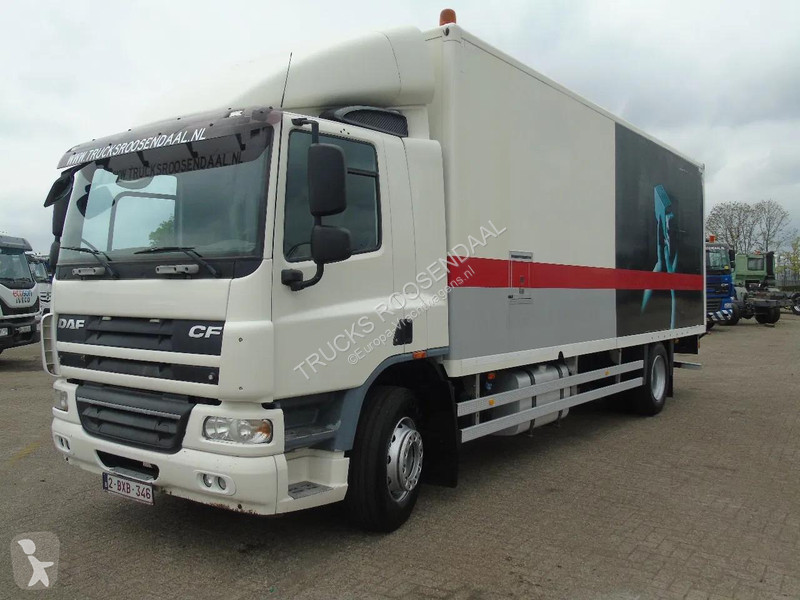 شاحنة DAF 65220 + LIFT