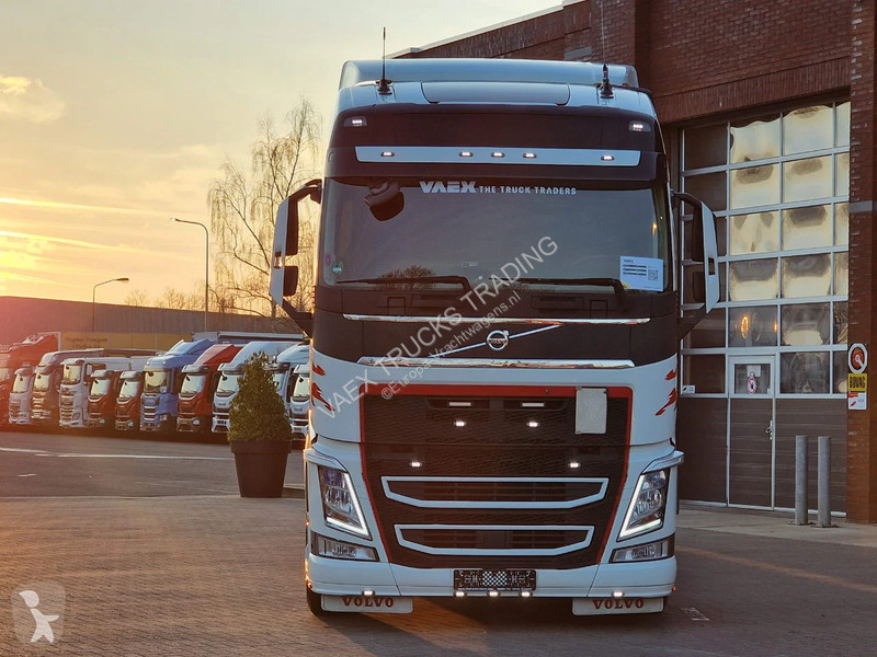 شاحنة Volvo 13460 Globetrotter 6x2*4 - BDF - I...