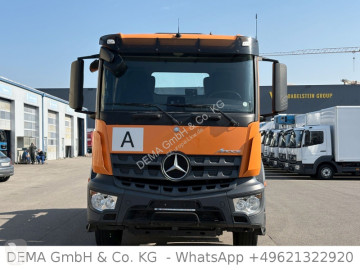 شاحنة ناقلة حاويات متعددة الأغراض Mercedes
