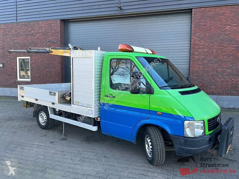 Lastbil Volkswagen open laadbak met HMF 152T2...