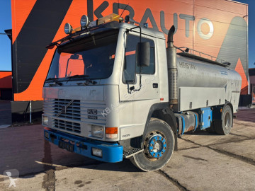 Камион цистерна Volvo