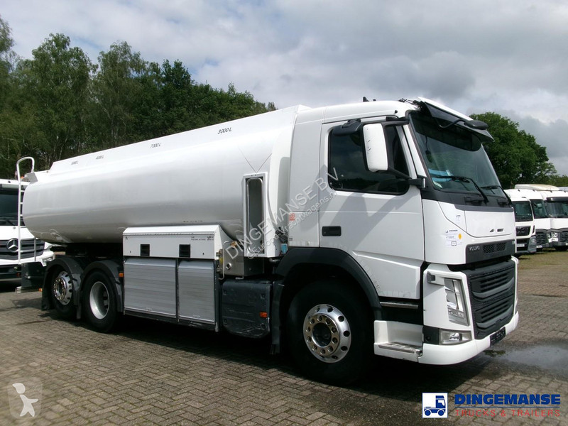 شاحنة Volvo 380 6X2 fuel tank 20.6 m3 / 4 comp