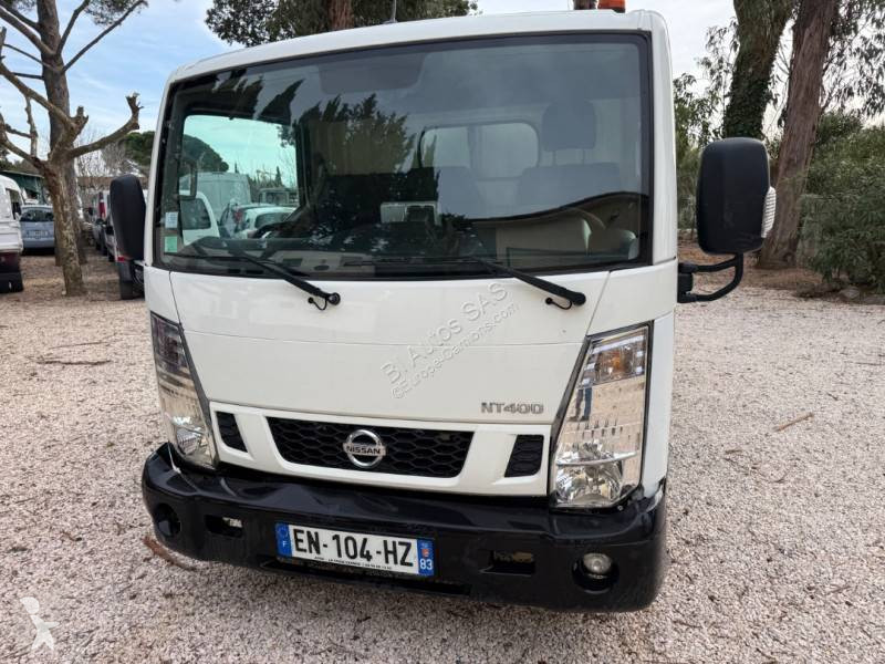 Engin de voirie Nissan