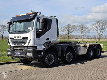 شاحنة ناقلة حاويات متعددة الأغراض Iveco