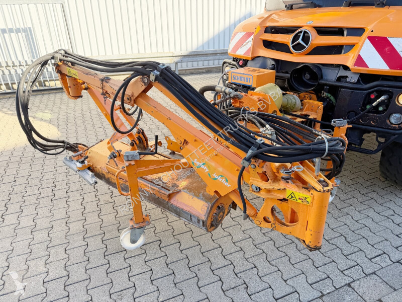 آلة لصيانة الطرق Unimog U 527 4x4 U 527 4x4,...