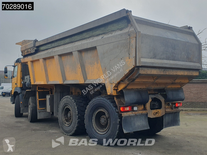 شاحنة Volvo 520  8X4 32m3 AJK Pusher 40Tons...