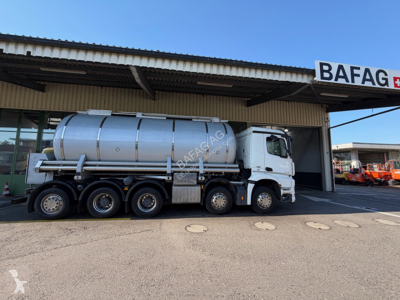 Camion Mercedes arocs 4446