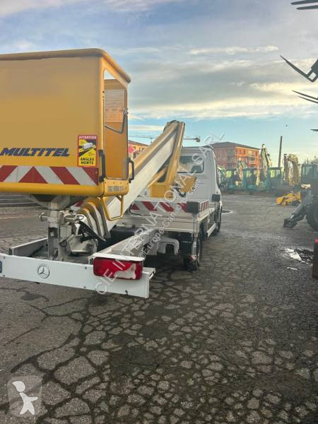 Samochód dostawczy Mercedes
