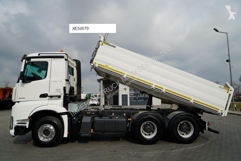 شاحنة Mercedes AROCS 2658