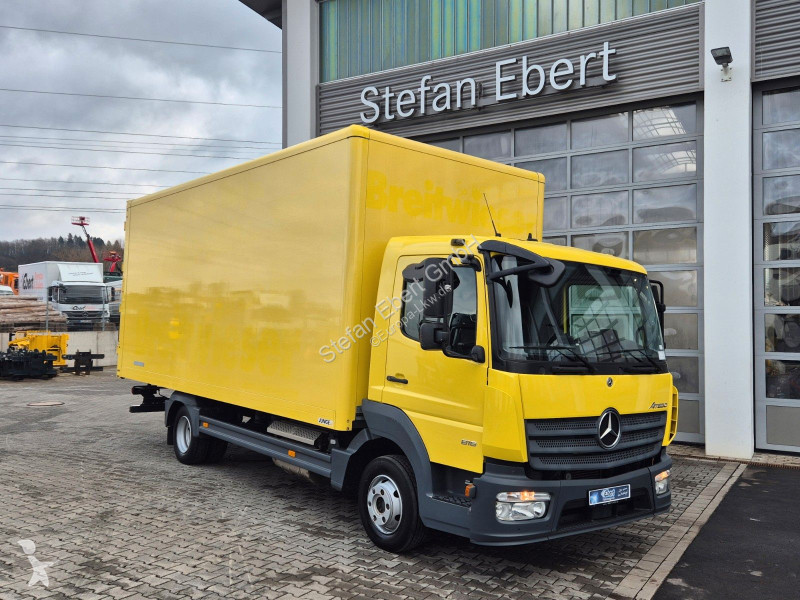 شاحنة Mercedes 816 4x2 Möbelkoffer 3 Sitze