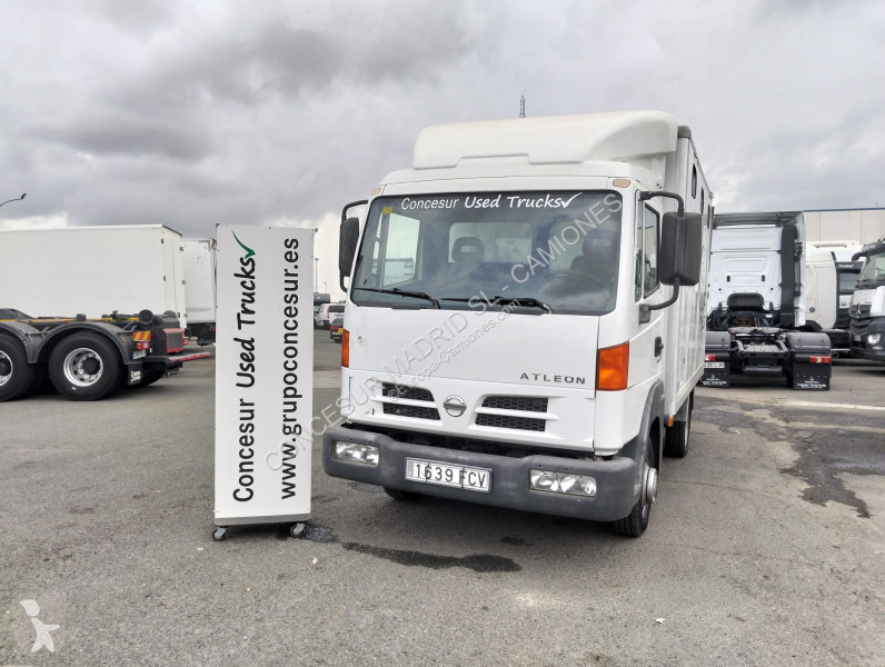 شاحنة Nissan  TRANSPORTE CABALLOS