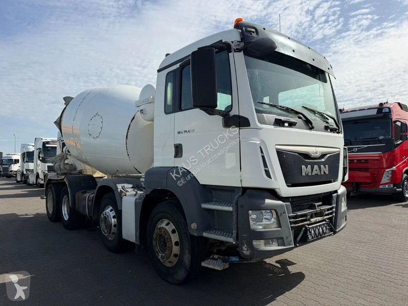 شاحنة MAN 32.400 8X4 Euro 6 9 M3 Liebherr