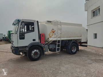 Camión cisterna hidrocarburos Iveco