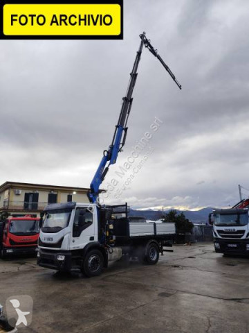 شاحنة قلابة ذات تفريغ خلفي وجانبي Iveco