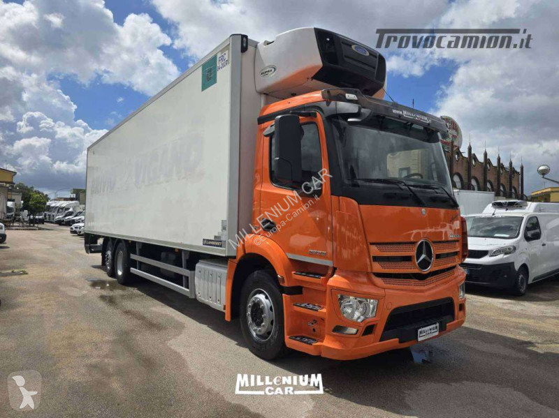 Camion Mercedes MERCEDES  25-32 EURO 6 CELLA...